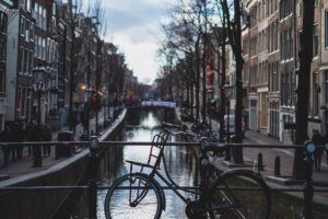 Een unieke blik in Huis Quinty Misiedjan | Quinsding