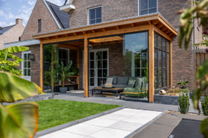 Binnen en buiten verbinden: de veranda als verlengstuk van je interieur