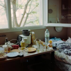 Waarom je kamer altijd een zooitje is en hoe je dat oplost